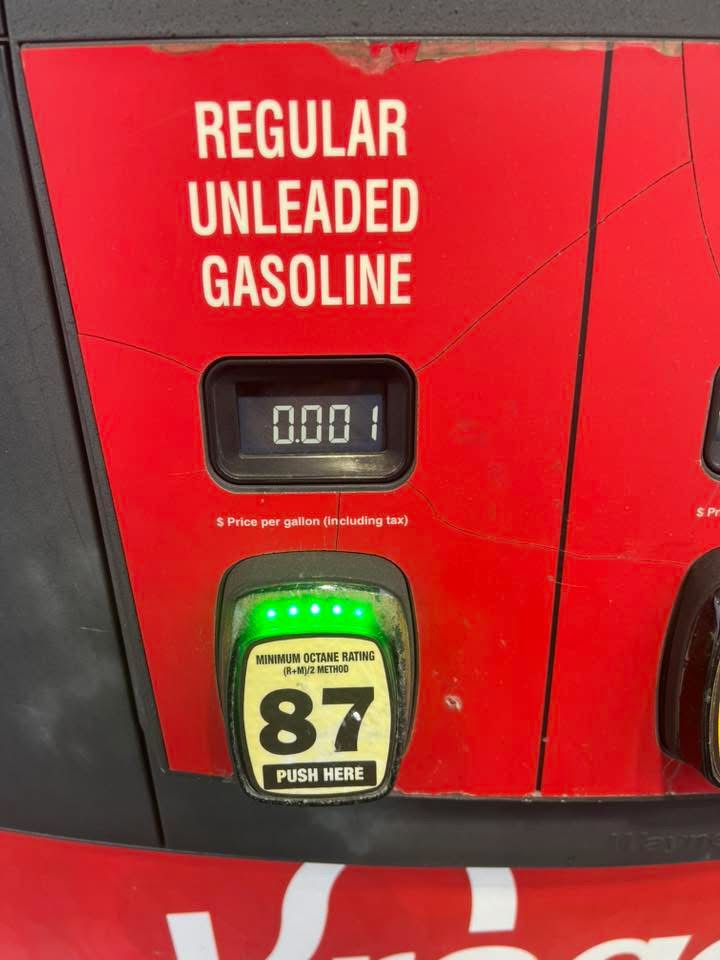 dinade's tweet photo. Paid $0.04 a gallon for 35 gallons today. Total: $1.40   My wallet is thriving. Breakdown here 👉 https://t.co/wDsMjQoGjX #KrogerBoost #SavingsWin https://t.co/xdKvpDJF9j