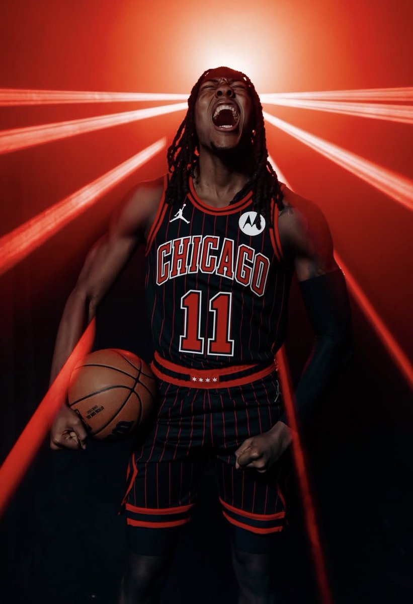 CoachBoundsWIU's tweet photo. Ayo Dosunmu:

-His loyalty was rare. 
-He’s evolved at every level. 
-A leader in the locker room, and the community. 

Traded for an undersized guard who doesn't play defense. 

What is the Bulls front office doing?

On the bright side, Ayo gets to enjoy winning games now! https://t.co/hgw0pE4w5y