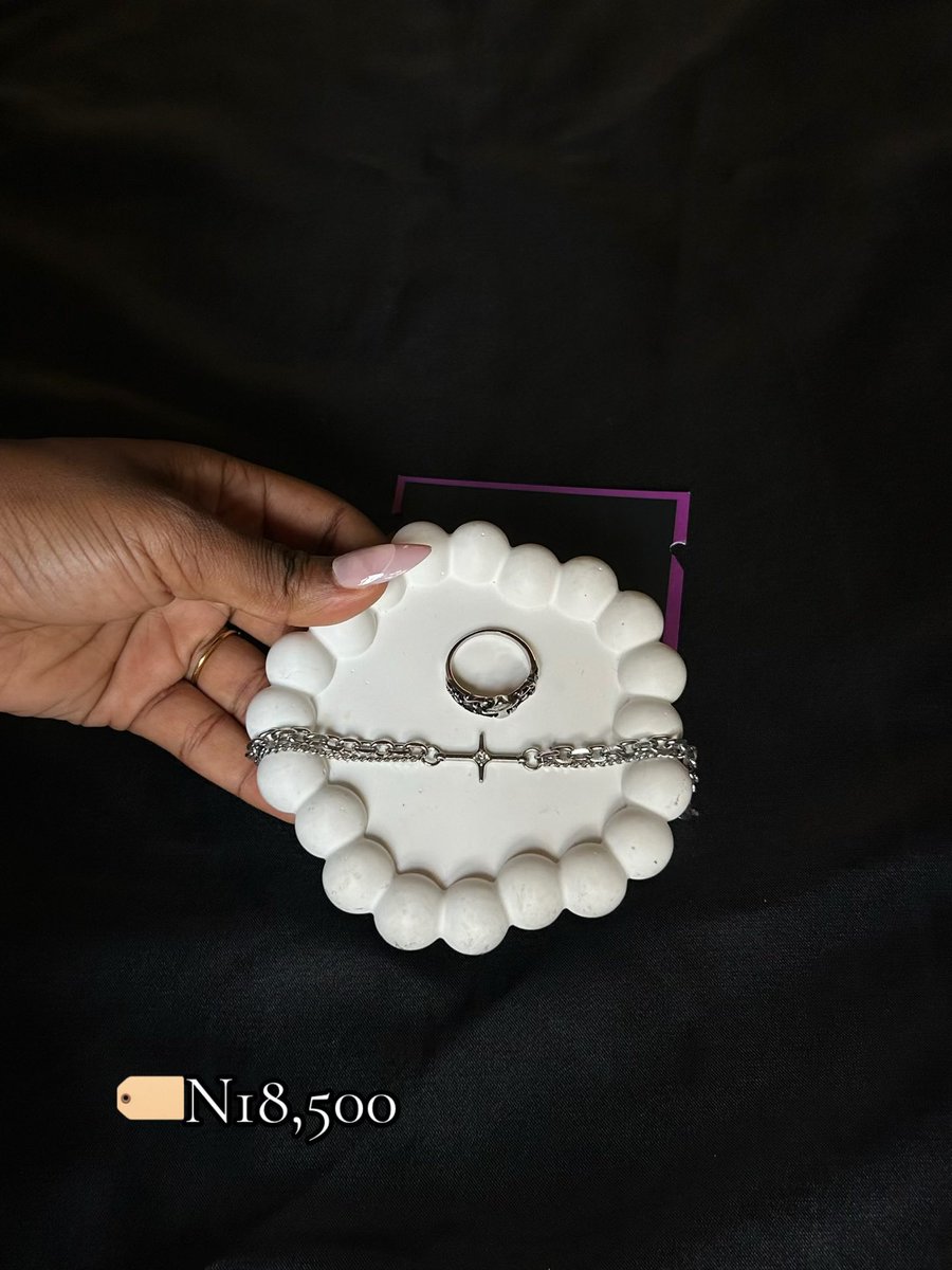 Temsjewelries's tweet photo. Which of these will you be getting?

All jewelry comes fully boxed and with a gift bag! 

Kindly send a DM on IG or a WhatsApp message @08168651769 to place your order 💜 https://t.co/trkdu14iYB
