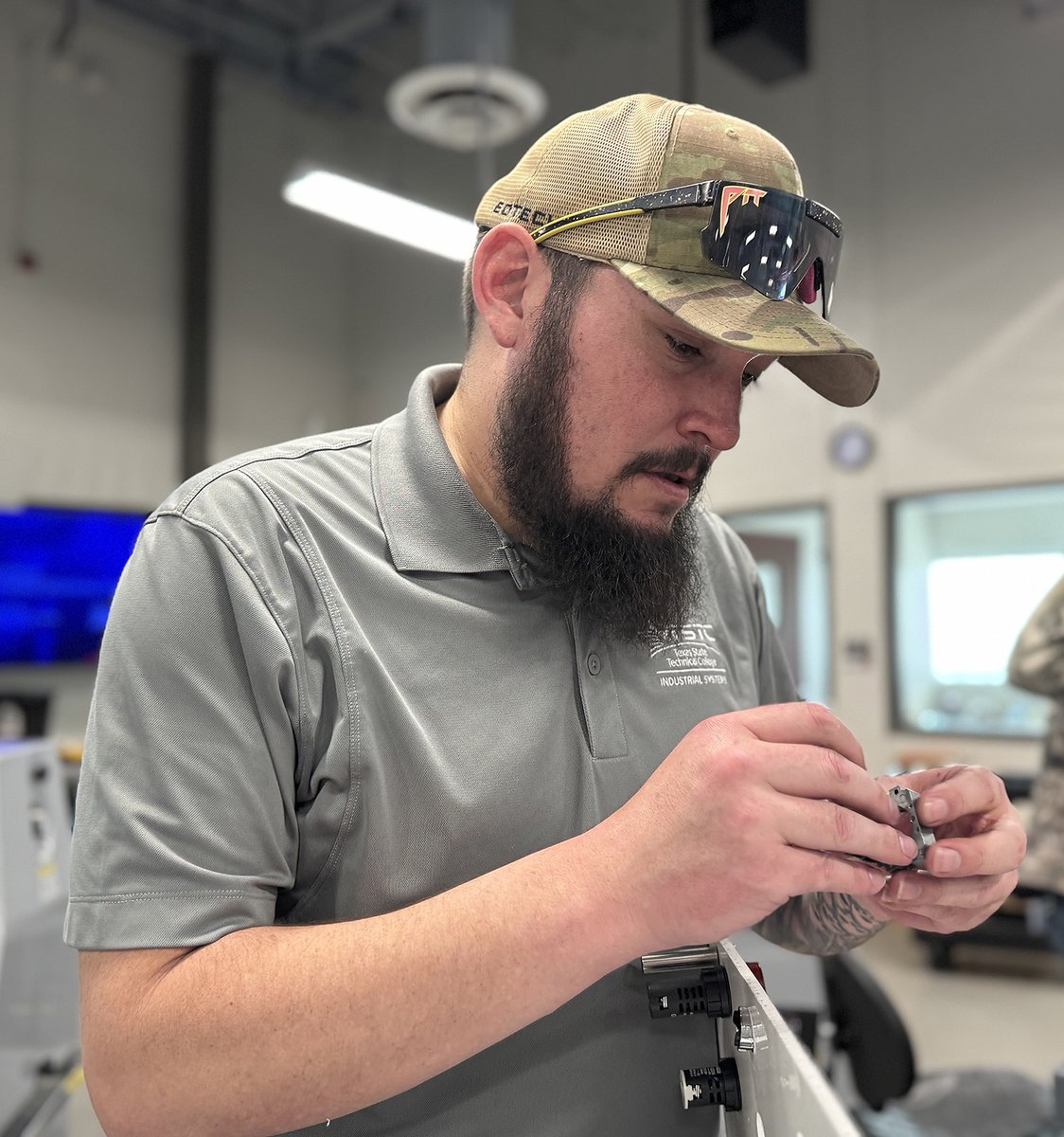 TSTCproud's tweet photo. Younger students, veterans &amp;career-changers are all finding their path at TSTC! 🛠️

The Advanced Manufacturing program offers a "jack-of-all-trades" curriculum covering: ✅ PLCs ✅ Electrical Systems ✅ Hydraulics ✅ Welding

To read more, visit https://t.co/Mf1tfTckHb https://t.co/EnEDw4FjsN