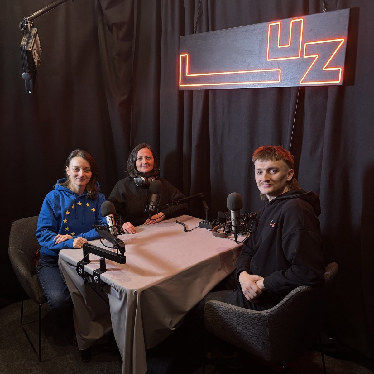EUinWroclaw's tweet photo. Nasza #DebataWidok o bezpiecznym internecie była jednym z tematów dzisiejszej rozmowy @MartynaGacek oraz Martyny Wilk z @wcrs_wroclaw w audycji 'WRozwoju" w #RadioLUZ. Zapraszamy na debatę 16 lutego do Domu Europy lub online: https://t.co/5RKkpD4i1J https://t.co/qhhigqaYMD