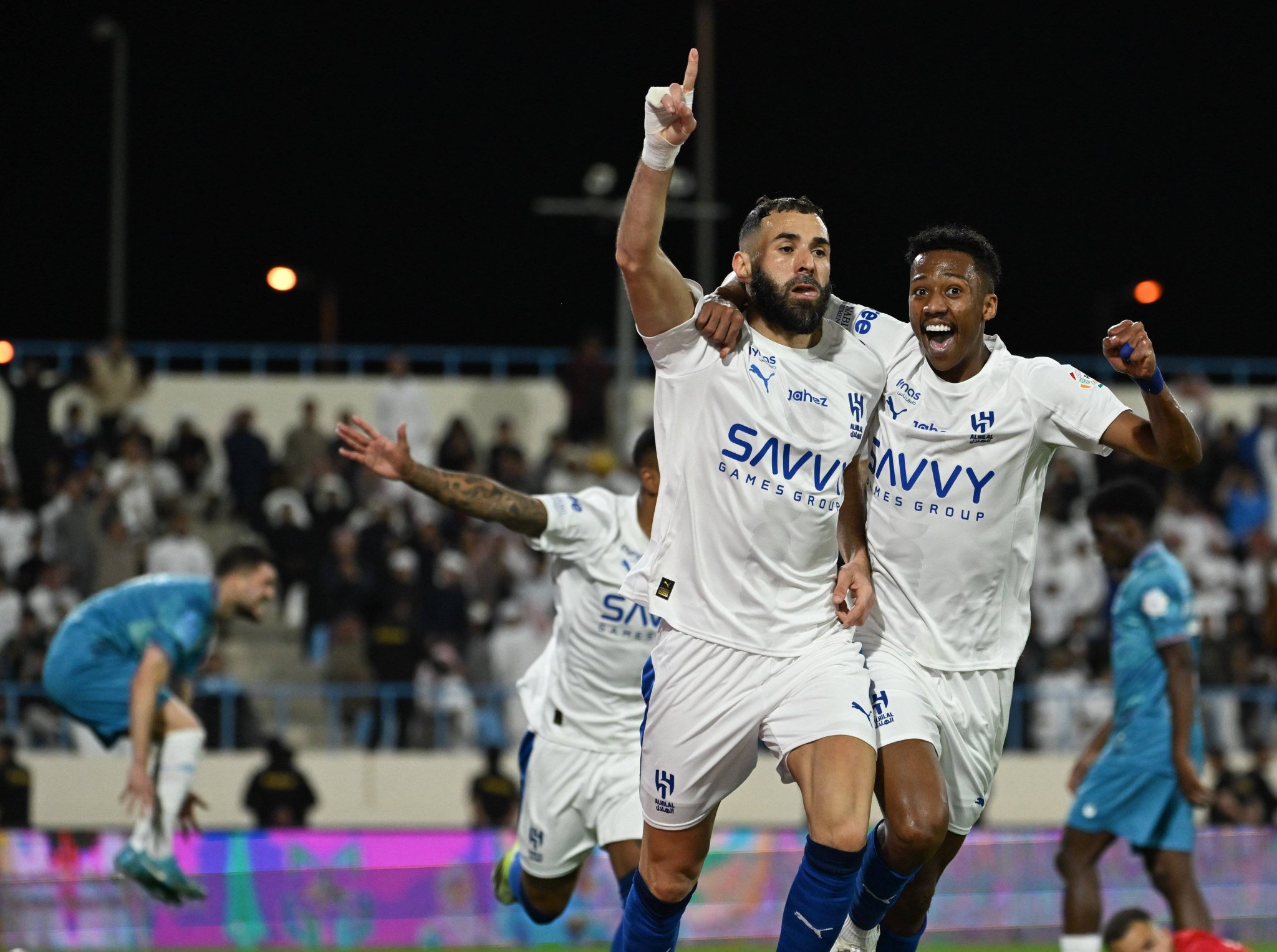 كريم بنزيما واحتفالية أولى بقميص #الهلال 