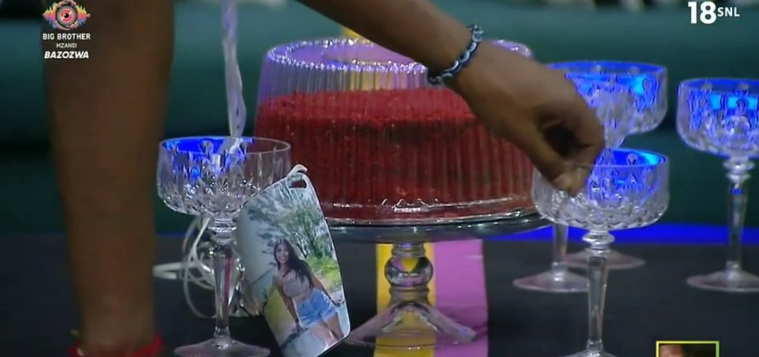 Mandy_Tee_98's tweet photo. Awwww Ashay π₯Ήπ₯Ή oh to be loved like @tammycar31 ππ½πβ€οΈ
HAPPY BIRTHDAY ASHAY
PAPRIKAS CELEBRATING ASHAY
#KeepVotingForAshay #BBMzansiS6 https://t.co/Nv1jUvfmEN