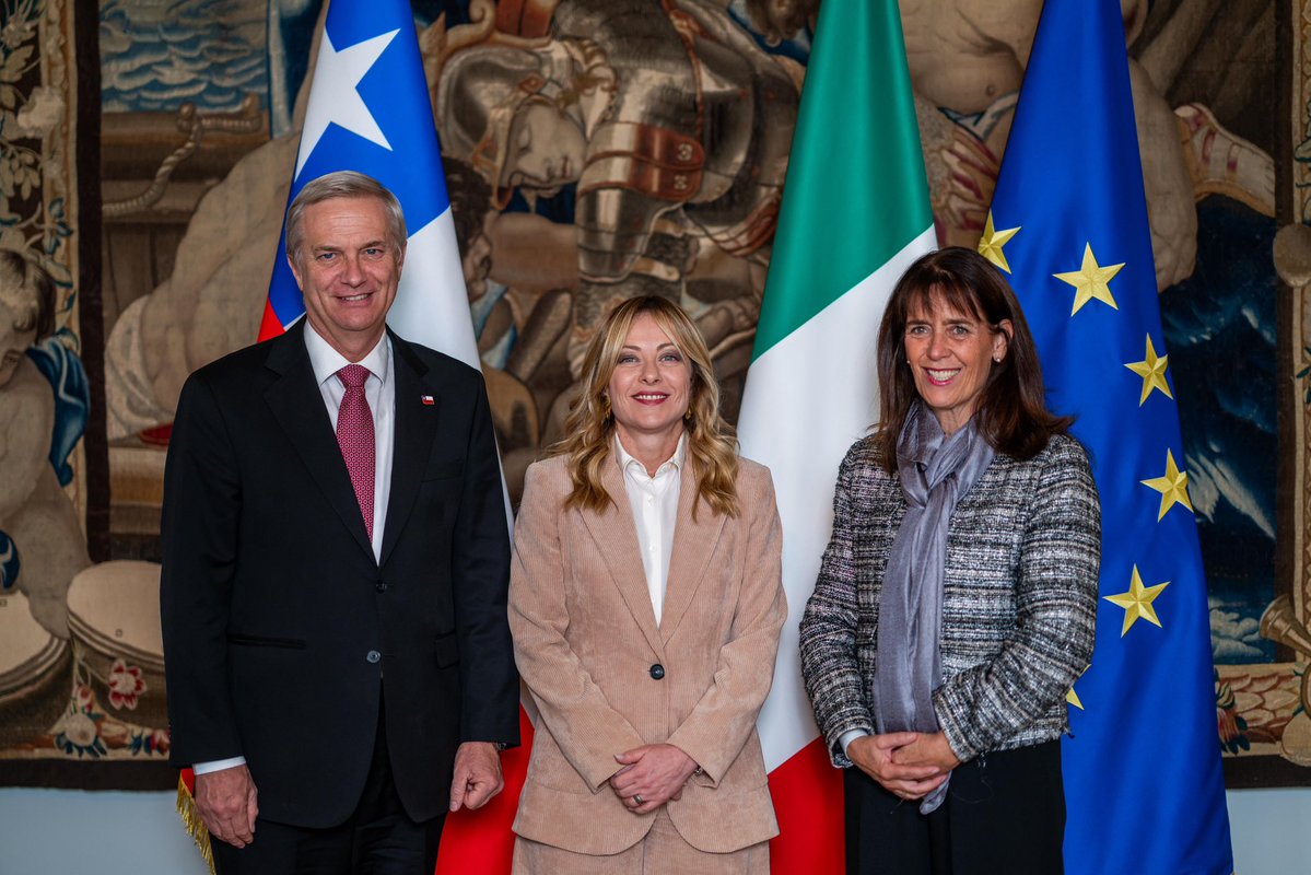 joseantoniokast's tweet image. Una vez más, nos hemos reunido junto a la Primera Ministra @GiorgiaMeloni , ahora como Presidente electo. Estoy seguro que viene una nueva era en las relaciones entre Chile e Italia, con foco en urgencias de seguridad, inmigración, desarrollo y promoción de la familia. 🇨🇱🇮🇹