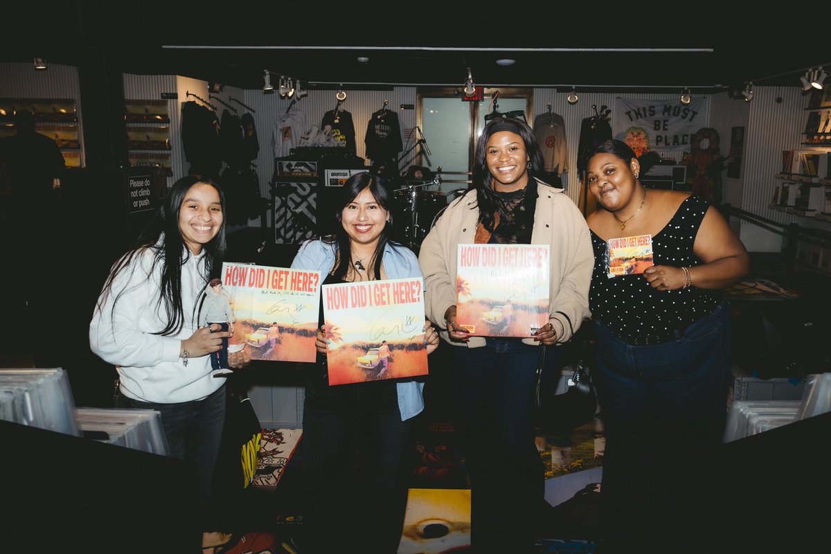 LTHQOfficial's tweet photo. Release Week Fan Photo Recap! Louis meeting fans in New York, London, Edinburgh, Glasgow, Birmingham &amp; Doncaster https://t.co/lVw7zig3uj