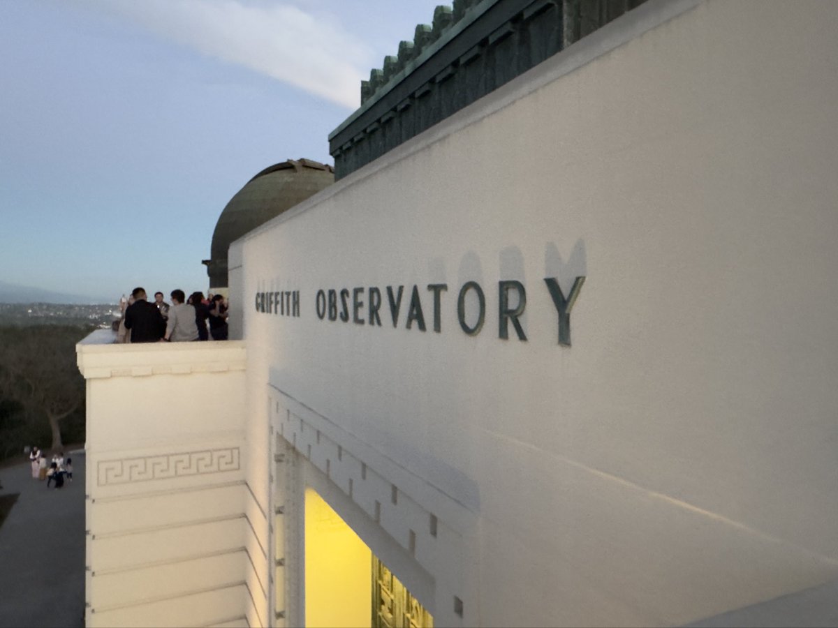 iCityLLC's tweet photo. #Science inspires like nothing else. Visiting the Griffith Observatory—one of the first to open science to the public—I watched children’s #curiosity and reflected: are we popularizing science, or over-populizing it? Are we supporting fundamental research, or just what’s trendy? https://t.co/tkq1bOuLIC