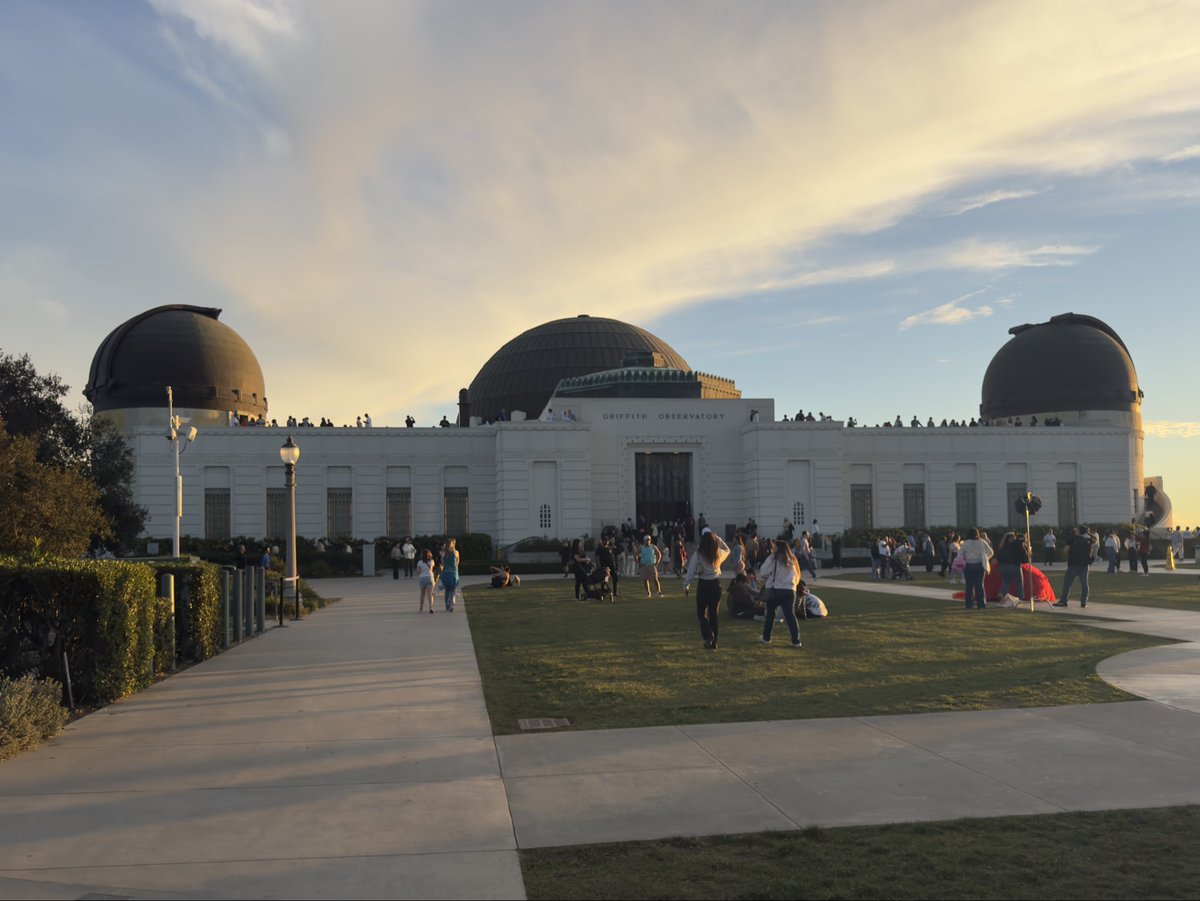 iCityLLC's tweet photo. #Science inspires like nothing else. Visiting the Griffith Observatory—one of the first to open science to the public—I watched children’s #curiosity and reflected: are we popularizing science, or over-populizing it? Are we supporting fundamental research, or just what’s trendy? https://t.co/tkq1bOuLIC