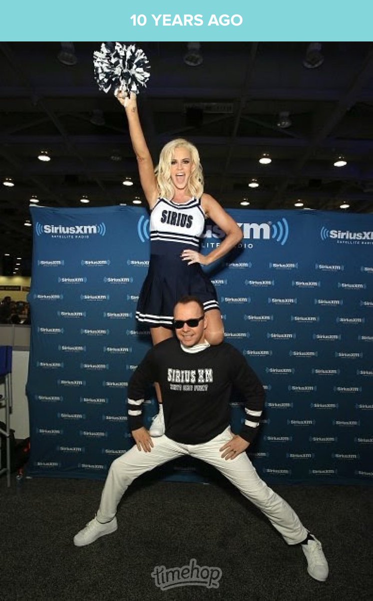 pumpakin1013's tweet photo. This is the kind of Super Bowl entertainment I enjoy!! ⁦@JennyMcCarthy⁩ ⁦@DonnieWahlberg⁩ https://t.co/MPNrCMFqAf