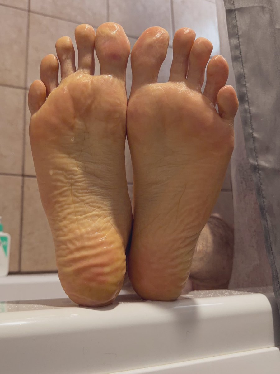 bstnft1's tweet photo. Shower me with your 👅 and your 💵 https://t.co/dMRQniSCAY