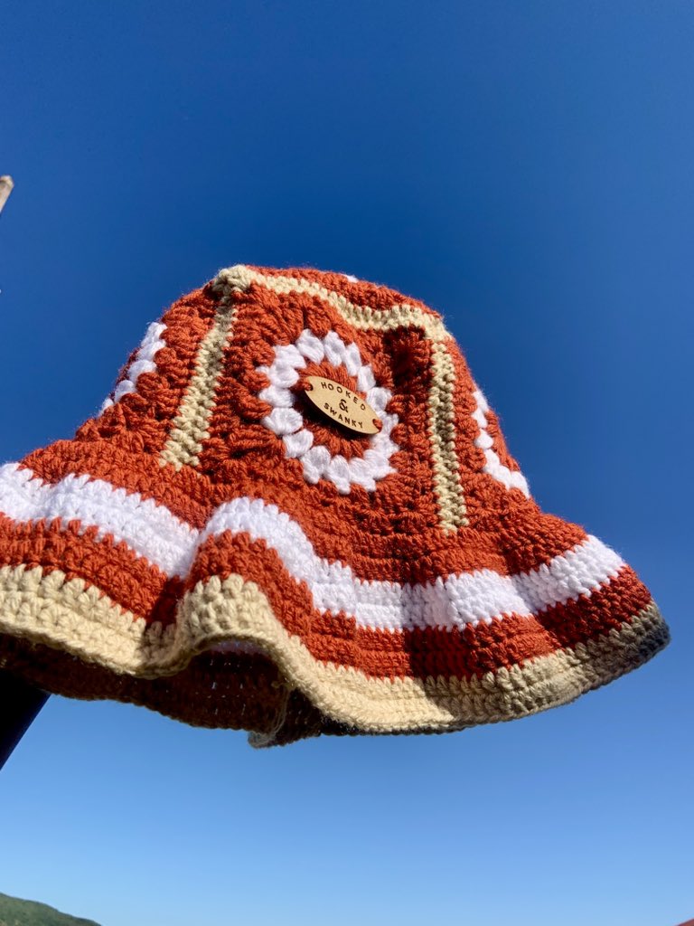 Readily available crochet hat E250