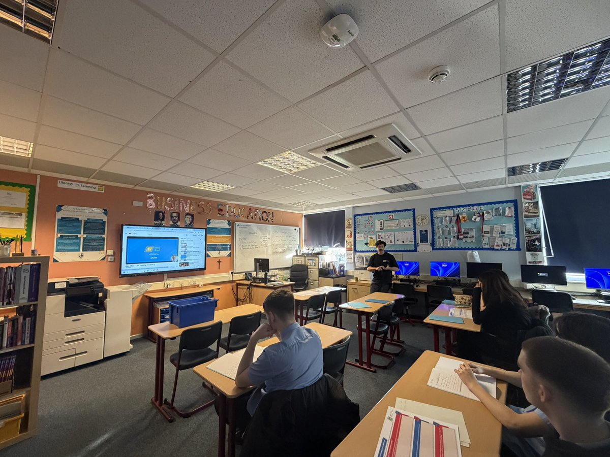MrMcAloonBusEd's tweet photo. 🎥 Fantastic second session with our mentor Danny from HOKO Design and BBC Scotland’s Home of the Year. Danny is supporting our S6 team with their start up business. Both teams have progressed to semi-finals next month in the START programme @BusEdJPA @johnpaulacademy https://t.co/lgS2fUhqbP