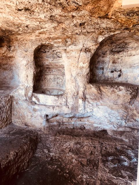 Türkiye-Diyarbakır'da ‘İlluminati’nin doğduğu tapınak’ Epstein tarafından araştırılıp görüldü mü?  

Bazı ailelerin 3. kuşak temsilcileri, BM yetkilileri ve büyükelçilerin de yer aldığı pek çok isim, Mithras Tapınağı’nı görmek için Diyarbakır’a geldi.  

Rothschild ve Rockefeller