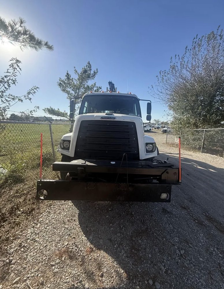 RailTrader_'s tweet photo. 2014 CREW CAB FREIGHTLINER HI-RAIL RAILROAD BRIDGE CRANE TRUCK VERY LOW MILES

$69,450.00

https://t.co/gMEBbVp6Mv https://t.co/nT61unwonV