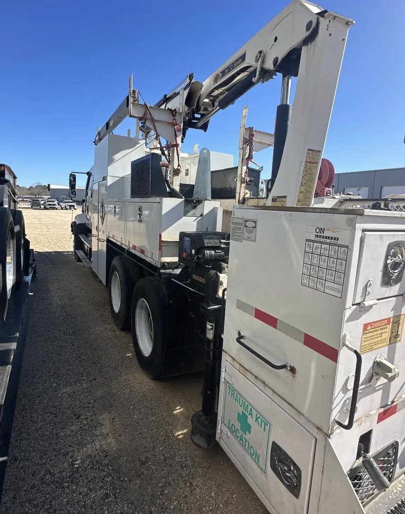 RailTrader_'s tweet photo. 2014 CREW CAB FREIGHTLINER HI-RAIL RAILROAD BRIDGE CRANE TRUCK VERY LOW MILES

$69,450.00

https://t.co/gMEBbVp6Mv https://t.co/nT61unwonV