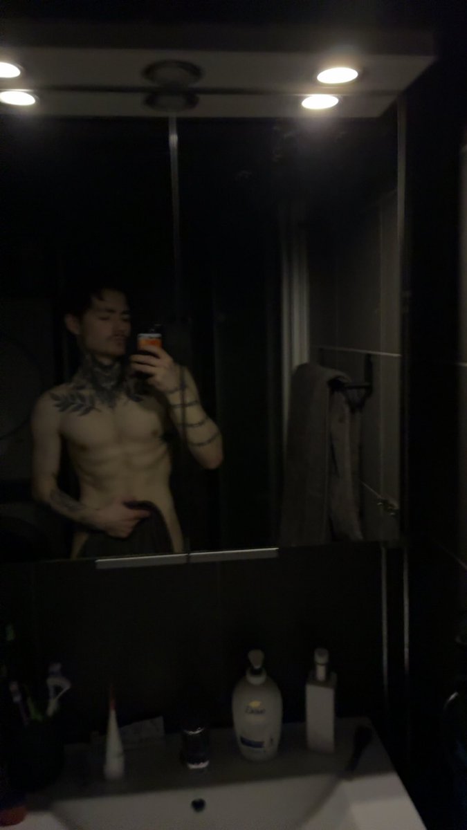 Mr Maximilian tweet media