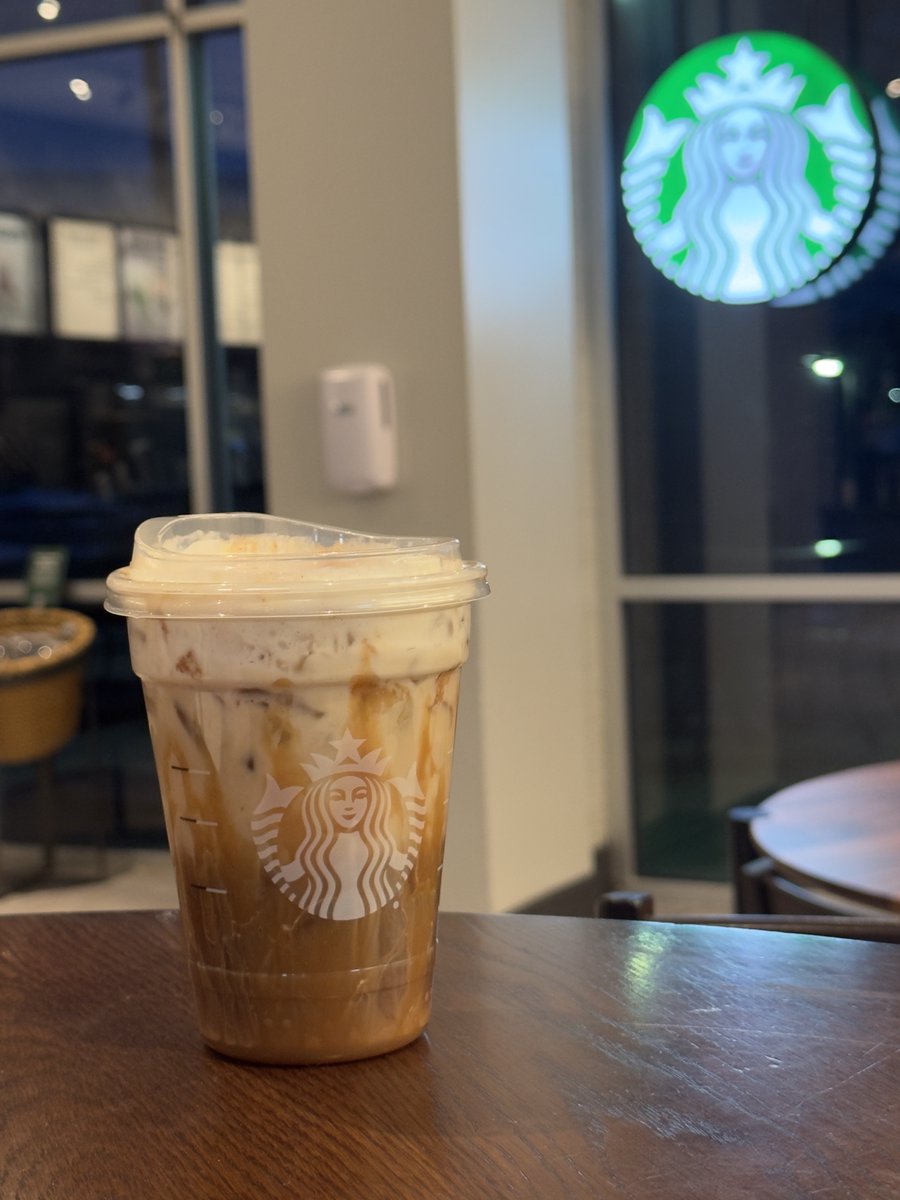 _sydcity's tweet photo. Pros of working at @Starbucks on campus? Free coffee. When I need an extra boost, my go-to drink is a Blonde Shaken Espresso with three pumps of brown sugar, three pumps of caramel brûlée, cinnamon dolce powder, vanilla sweet cream cold foam, and caramel drizzle. #JOU432 https://t.co/rHwo0WLs4V