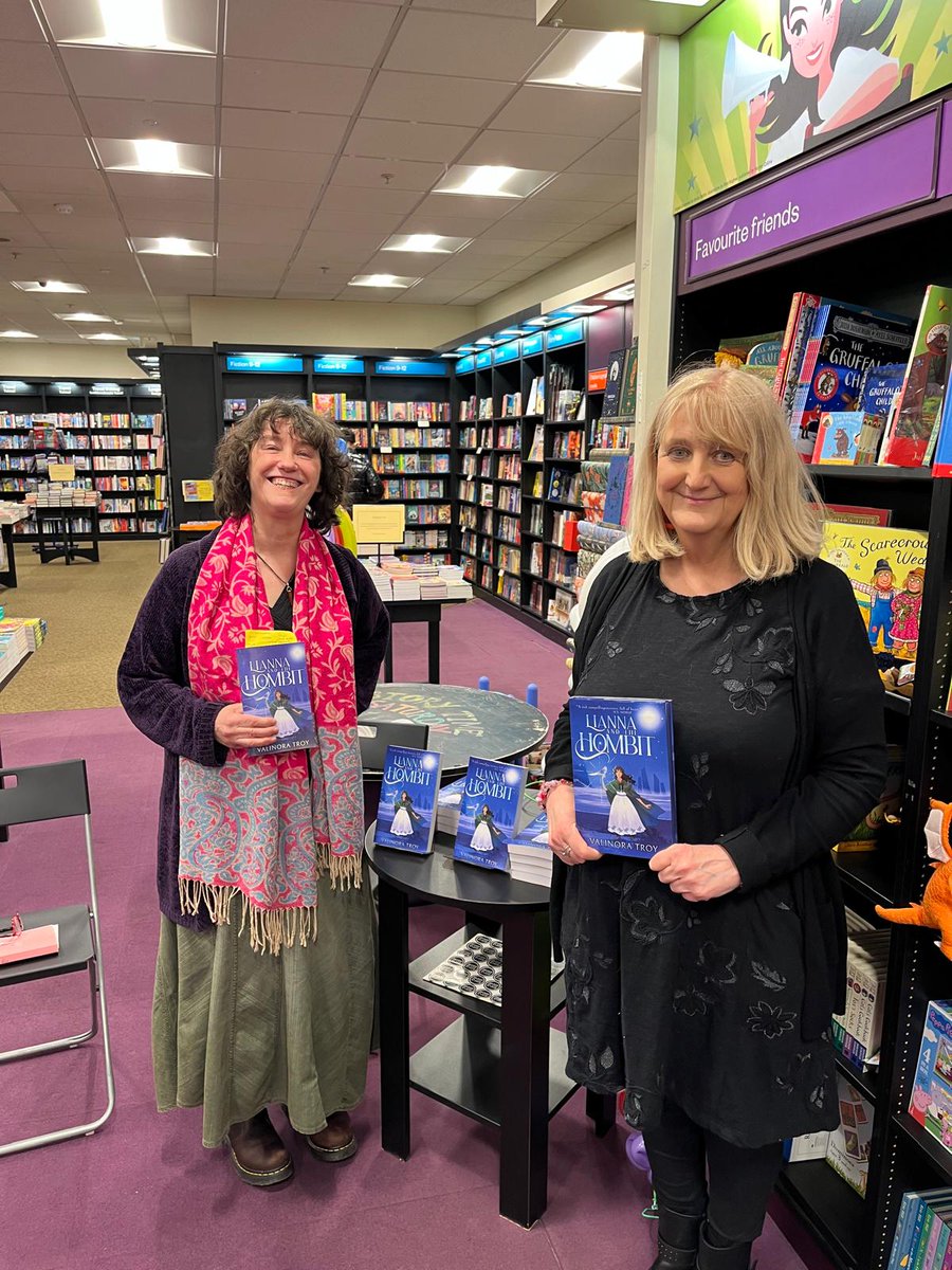 ValinoraW's tweet photo. Had a super time today at my book launch in conversation with the amazing @LJSedgwick. Thx to the wonderful Eibhlin @waterstonesdrog, the kids from Termonabbey, &amp; all who attended, &amp; for all well-wishers! Artwork went down well @AuthorIseult
#LiannaandtheHombit #kidlit #fantasy https://t.co/n68iqoWK1F