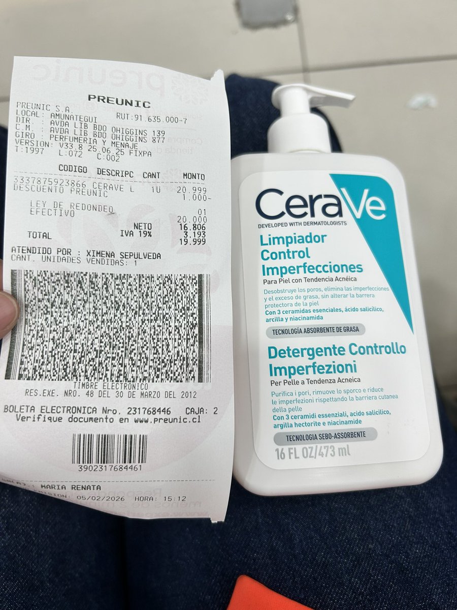 nico_lakes's tweet image. Mi hija acaba de comprar en @PreUnic_cl un jabón facial que tenía una etiqueta del 20% de descuento. La vendedora como la vio joven le cobró el precio completo sin aplicar el descuento. Al reclamar se enojó y nos dejó hablando solas