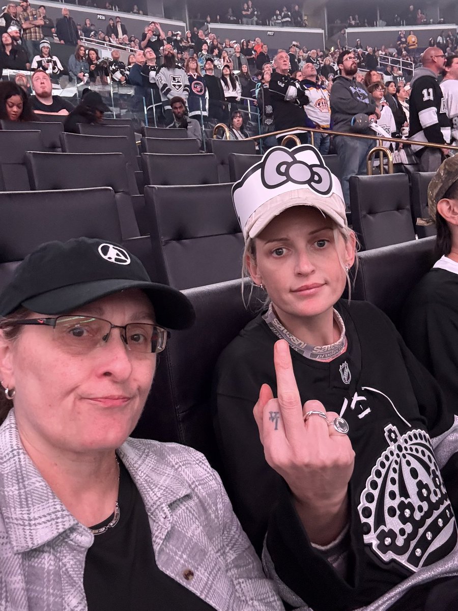 Everyone calm down. It’s ok…it’s only Joe’s ear. #hellokitty #LAKings #linkinpark #emilyarmstrong