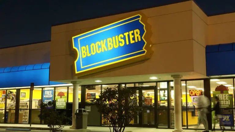 OzzPena's tweet image. Pasan los años y uno de los lugares que más sigo extrañando en mi vida es #Blockbuster... le visitaba al menos 2 veces por semana, y era indescriptible esa emoción de recorrer los pasillos en busca de alguna película o videojuego. La atmósfera de ese lugar es irremplazable.