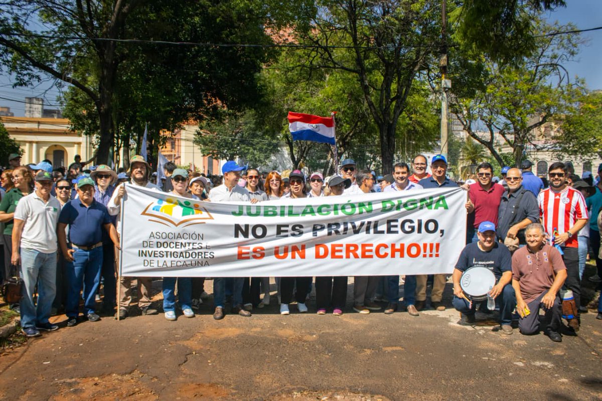 FacsoUna's tweet photo. 📢 La FACSO-UNA presente en la movilización docente

Este 5 de febrero, la FACSO-UNA acompañó la lucha del sector docente en defensa del derecho a una jubilación digna, ante el tratamiento del Proyecto de Reforma de la Caja Fiscal en Diputados.

#FACSOUNA #SomosDeLaUNA https://t.co/1rH4kCvXWu