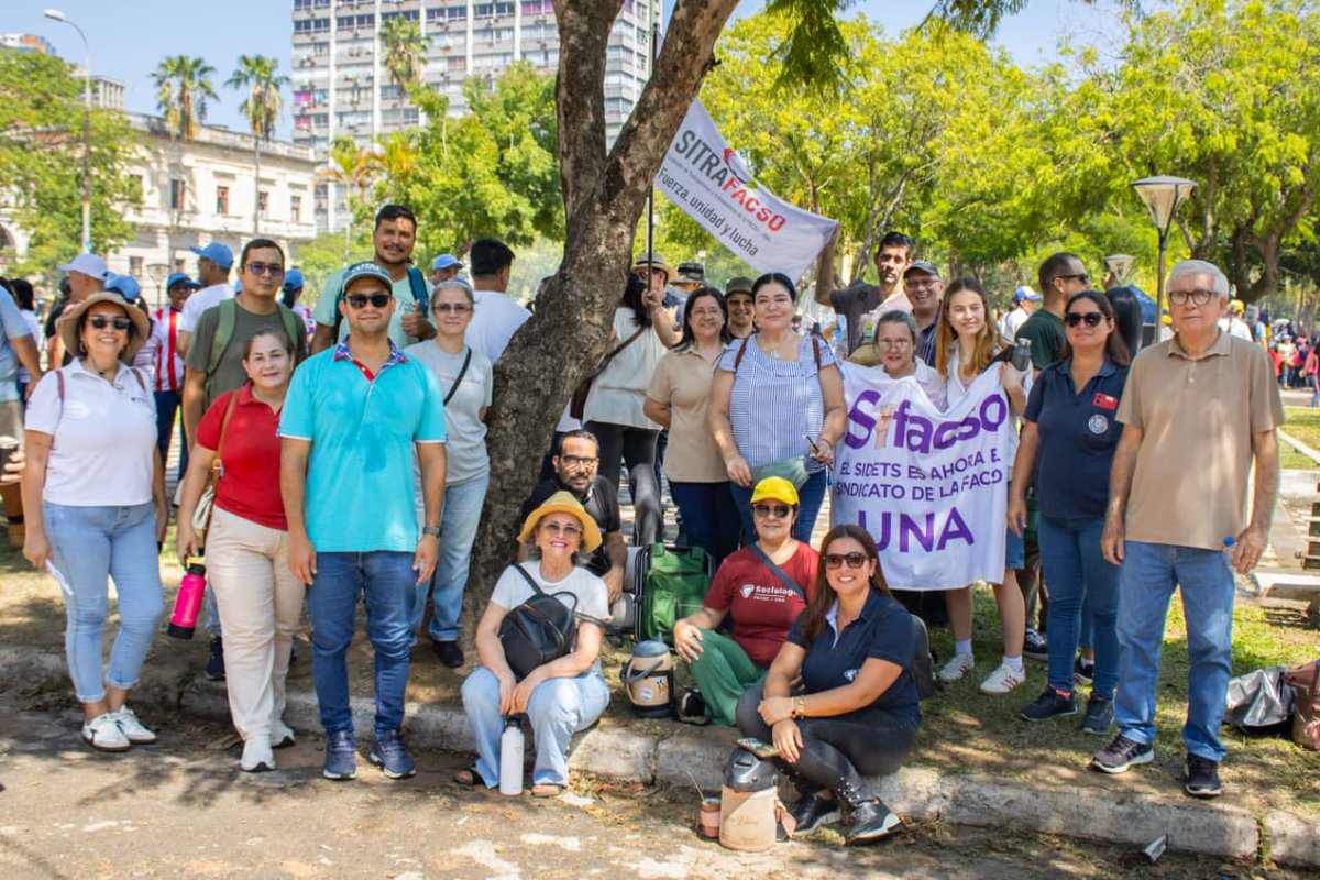 FacsoUna's tweet photo. 📢 La FACSO-UNA presente en la movilización docente

Este 5 de febrero, la FACSO-UNA acompañó la lucha del sector docente en defensa del derecho a una jubilación digna, ante el tratamiento del Proyecto de Reforma de la Caja Fiscal en Diputados.

#FACSOUNA #SomosDeLaUNA https://t.co/1rH4kCvXWu
