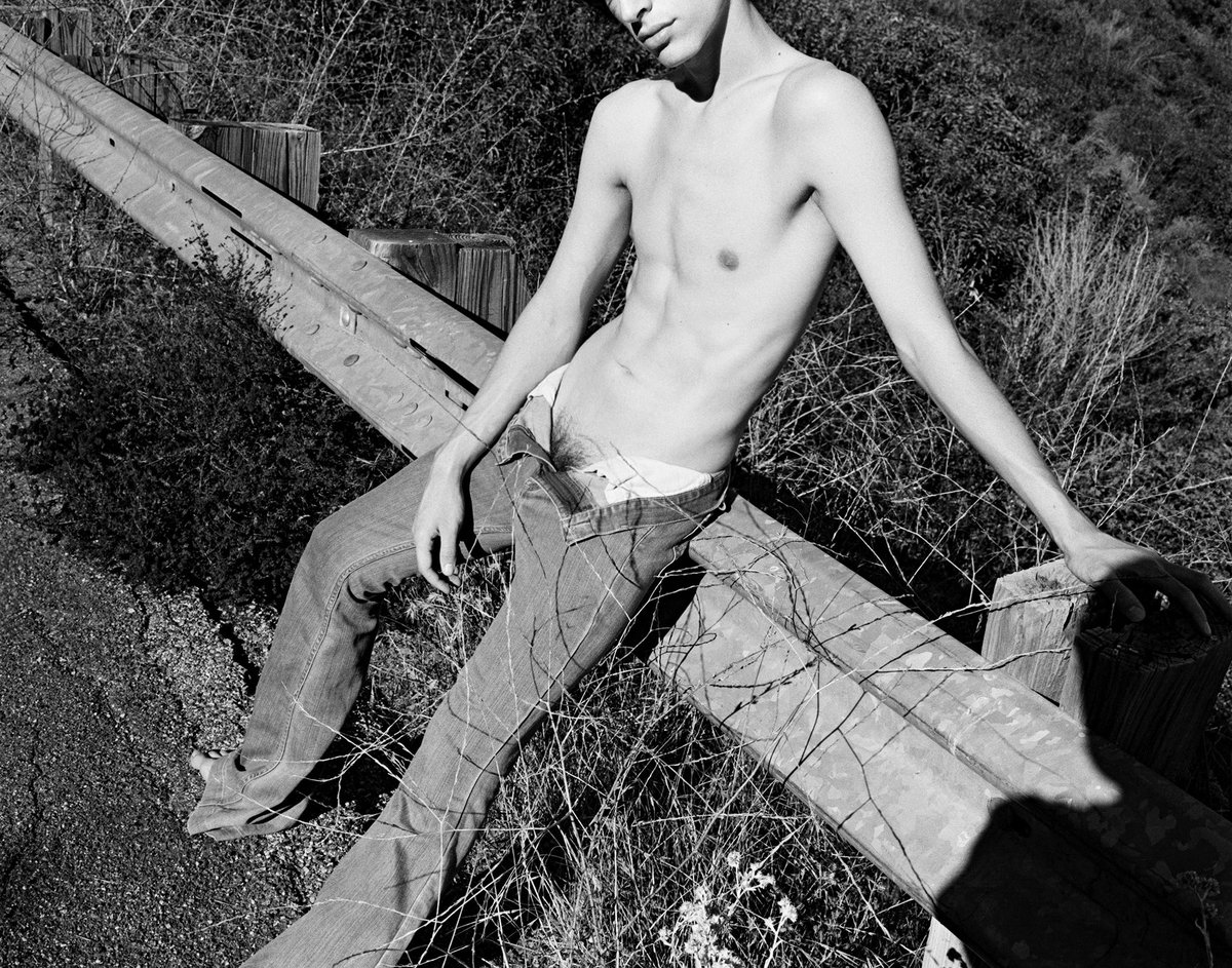 Varanoco's tweet image. Some more images of Issa at backbone canyon. DMs are always open for shoot requests xx