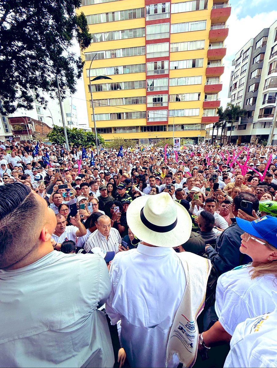 Jhonffonseca's tweet image. ¡EL URIBISMO ESTÁ MÁS VIVO, MÁS FUERTE Y MÁS UNIDO QUE NUNCA!

Es una fuerza imparable cargada de pasión, principios y amor por Colombia.

¡Estamos de pie, listos para defender lo construido y luchar por el futuro que merecemos!

¡VIVA EL URIBISMO! 🇨🇴