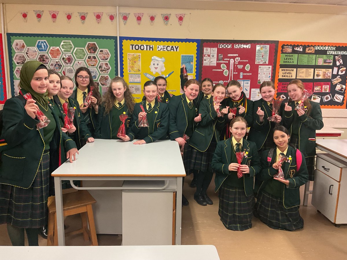 StCatsHomeEc's tweet photo. Oreo choc pops in Seasonal Cookery Club today. Melting chocolate, smashing Oreos and designing the cutest choc pops – a very tasty Valentine’s session. https://t.co/HLV6DZRaz3
