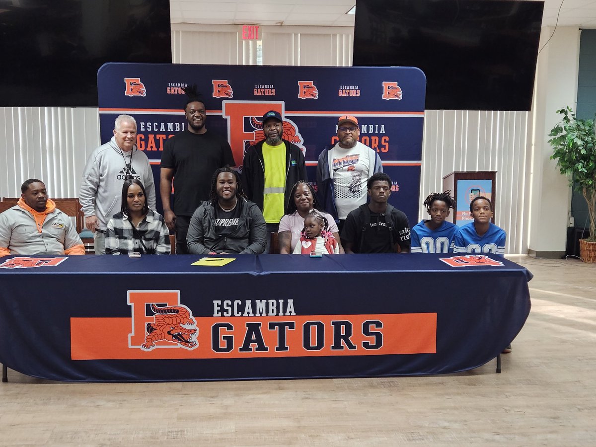 Adrion "Buck" Battle  signs with <a href="/NWCC_Football/">Northwest Football</a>