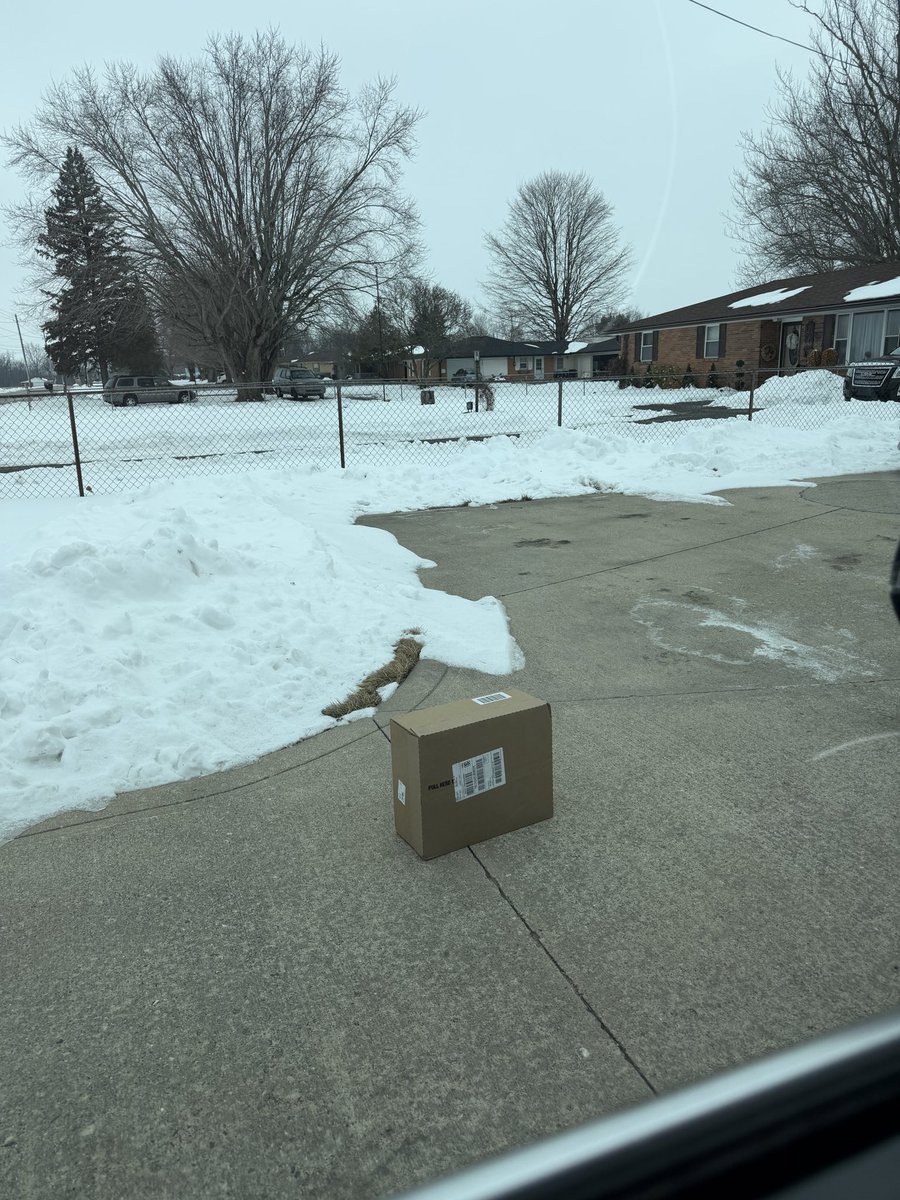 USPatriot_2020's tweet image. Wow @FedEx @FedExHelp drivers are so lazy the leave packages in a driveway… and no there wasn’t a dog outside. No wonder everyone talks crap about your delivery service. 

#lazyassdelivery #fedex #fedexlazyaf