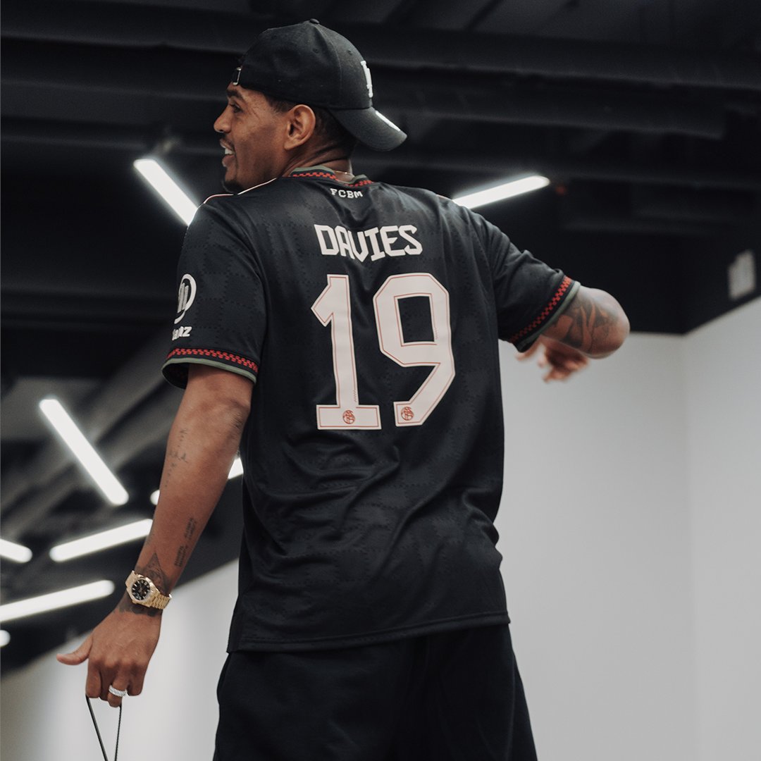 FCBBasketball's tweet photo. An outfit we like! ๐
#BAYASM #FCBB | Photo: Kolb https://t.co/BmyBDEDoVQ
