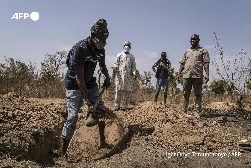 AFP's tweet photo. REPORTAGE: First, the jihadists wrote, saying they were coming to Woro village in central Nigeria to preach. When no one attended, they went on a rampage of killing and arson. The death toll stands at 162 people, and the search for bodies is ongoing. https://t.co/iNHuYKd5DH https://t.co/qsVwwjDnCm