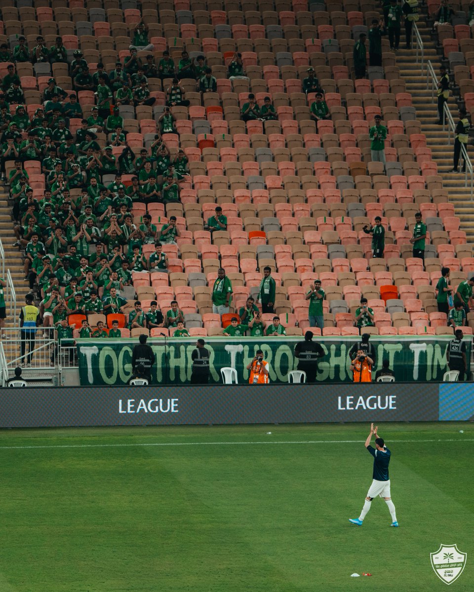 ALAHLI_FC's tweet image. بـاقٍ في القلب والذكريات لا تُـنسى 💚

مرحبًا بعودتك يا عمر 🙌

#الأهلي_الحزم #دوري_روشن_السعودي