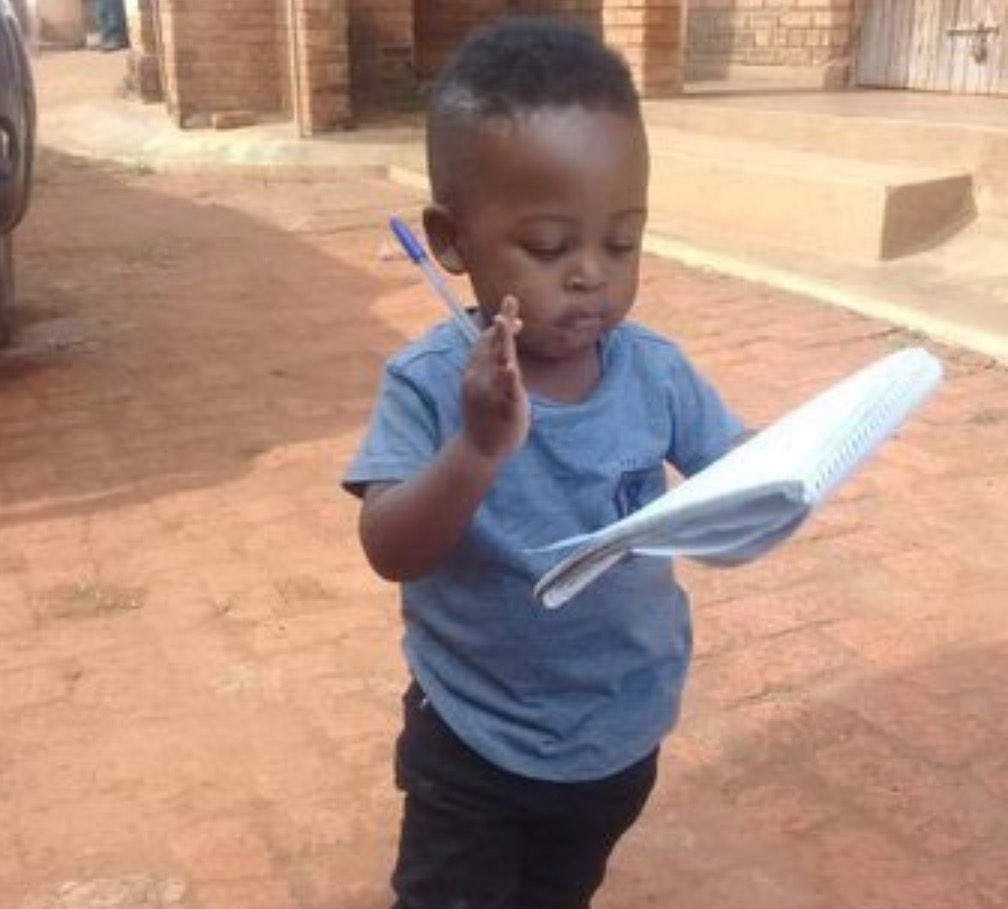 spana_Konki's tweet image. Vita ya Stationary na Stationery 😂😂😂 #ThursdayVAR