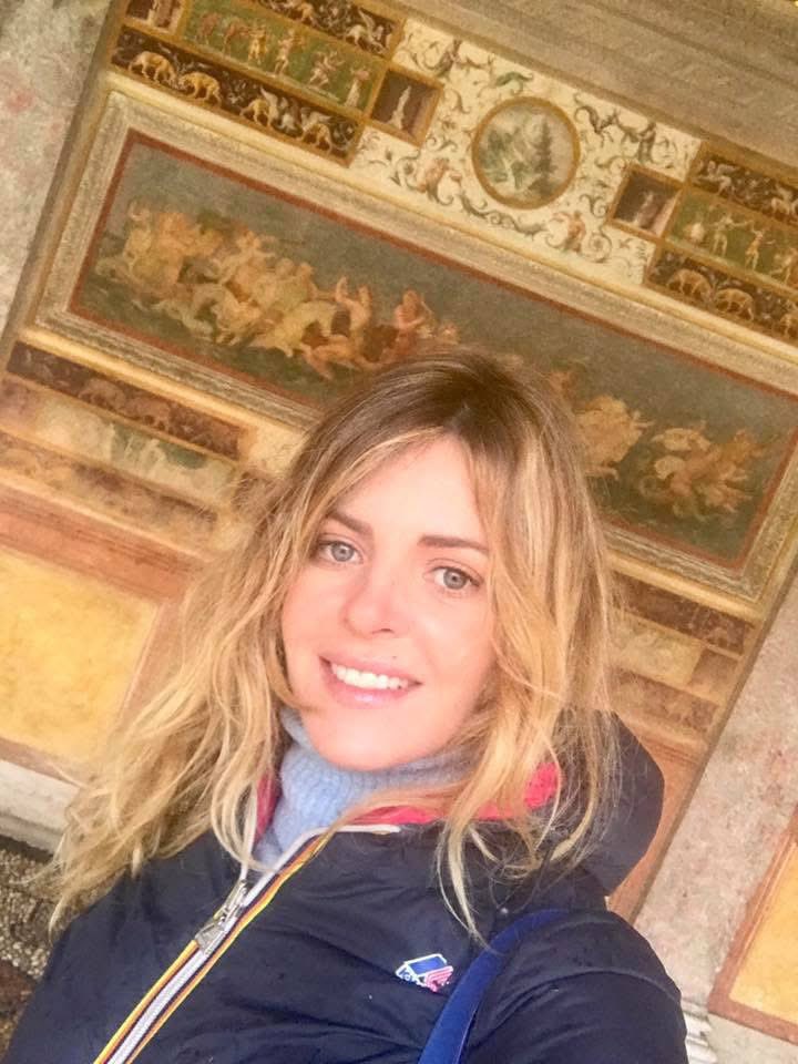 Alcune donne sono fatte di acciaio, pietre, lacrime, polvere, ossa e cicatrici.
Altre sono fatte di libri, musica, pioggia, polvere di stelle, luce della luna, fiori, sogni ad occhi aperti e avventure selvagge.
Le più rare sono fatte di entrambe 💪💓
LovEly