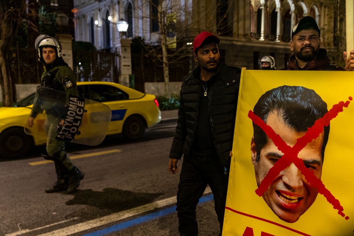 Συγκέντρωση διαμαρτυρίας για τραγωδία στη Χίο με τους 15 νεκρούς πρόσφυγες.
Για να μην είναι οι #προσφυγες της γης οι κολασμένοι , για να μην συνηθίσουμε το τέρας.
#Χιοs 
5-2-26