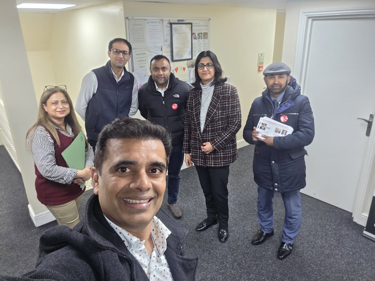 JunadAly's tweet photo. @ForhadHossain-Newham Mayrol Candidate for @UKLabour alongwith councillor Candidate, speaking businesses in #Bolyn #Ward
Businesses r overwhelmingly in suport of Local boy (#Forhad #Hossain), as they believe that he is the "Right Person for Newham Mayrol position"
#WeLabour https://t.co/Imnbtb7pQB