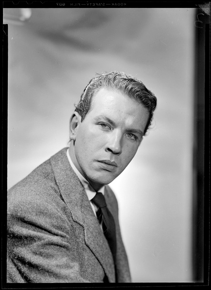 Adiós a #JuanJones.
Los cinéfilos recordarán que compartió pantalla con Graciela Borges (Piel de verano), los teatreros jamás olvidaremos la versión de Galileo Galilei (1982, Teatro del Notariado, con Berto Fontana y dirección de Héctor Manuel Vidal) de la que formó parte.