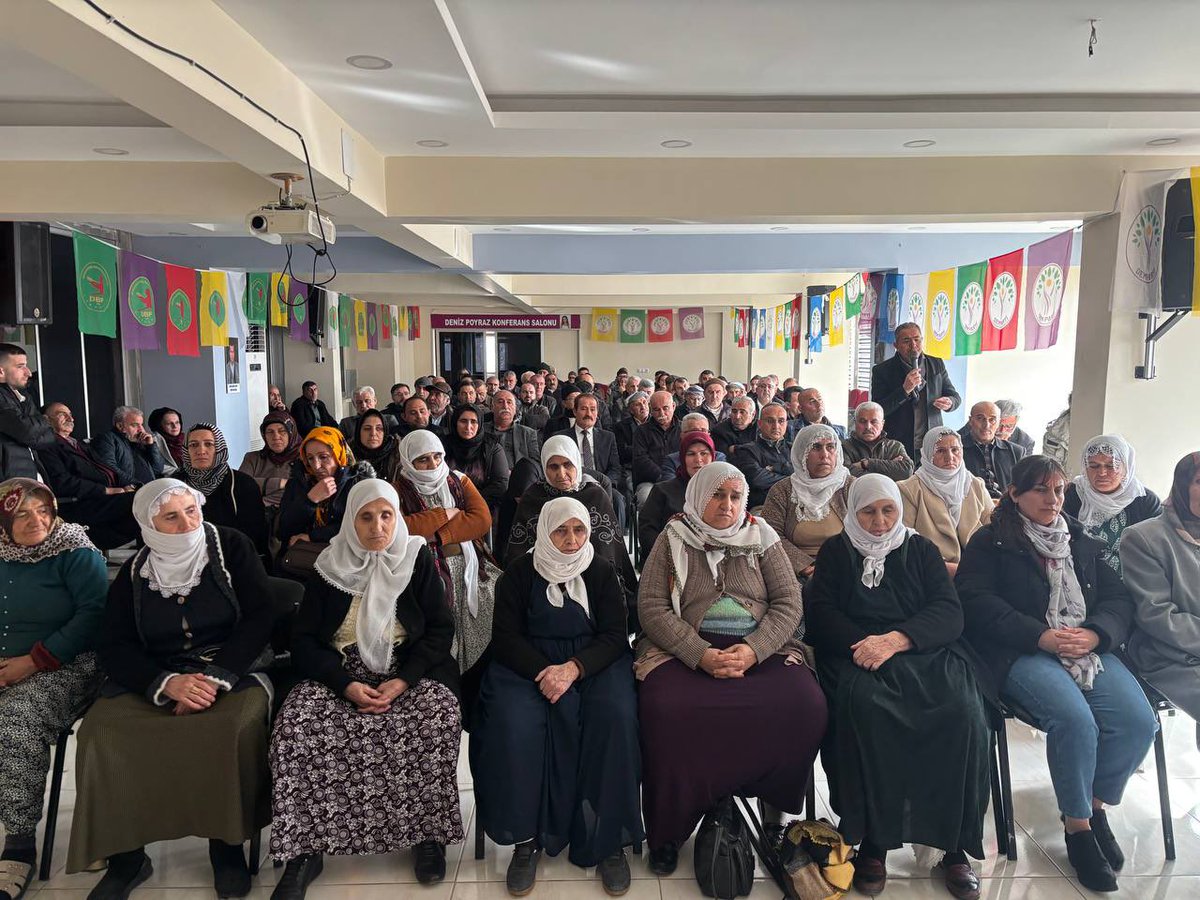 DemSiirt's tweet photo. Me li Sêrtê civînek giştî li dar xist da ku li ser pêşketinên li #Rojava nîqaş bikin. Em spasiya her kesê ku beşdarî civînê bîn dikin. https://t.co/3MKlWGKGOZ