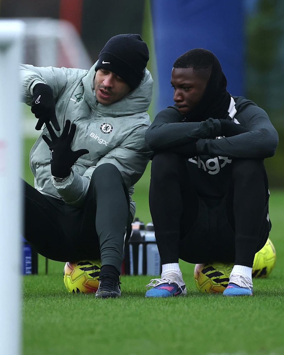 Liam Rosenior x Moisés Caicedo… 🧠