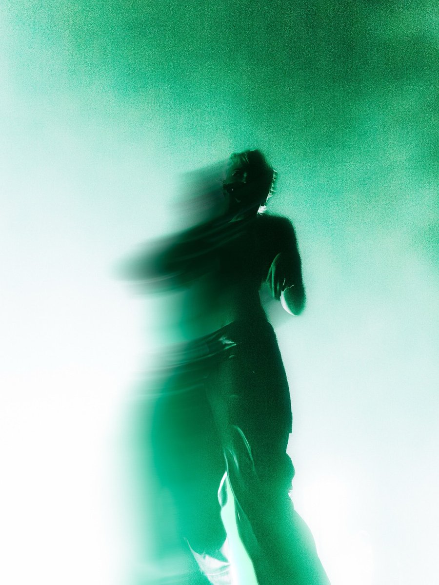 haIseylq's tweet photo. Halsey performing in Amsterdam during Back To Badlands Tour. 

📸: 1106.jen on Instagram. https://t.co/mreNJZqQlo