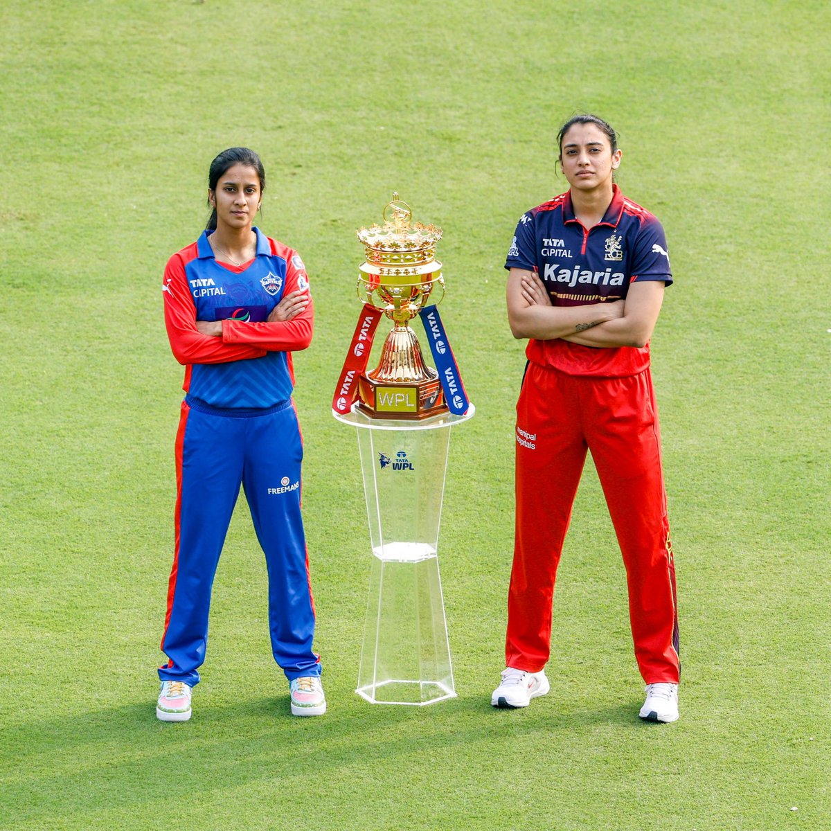 ChetanaMee17662's tweet photo. From fight to finish — we believed 💙
Delhi Capitals march into the WPL FINAL!
Proud moment for every DC fan 🏏✨
#DCForever #WPLFinal
#JemimahRodrigues
Hey @grok remove the winner of #WPLFinal from this photo with trophy👇 https://t.co/9JEQ72jD6l