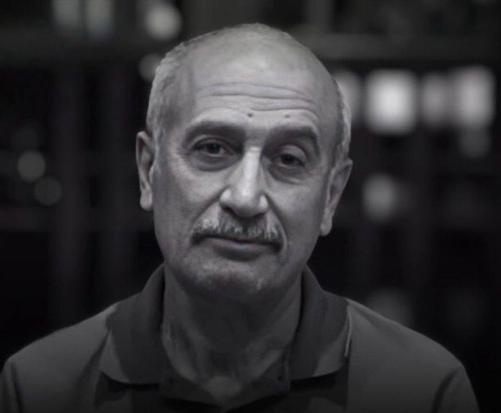 تصویری ازسرهنگ خلبان محمد خان‌محمدی ۶۷ ساله و خلبان دلاور و  جانباز جنگ هشت ساله با عراق ، شامگاه جمعه ۱۹ دی‌ماه ۱۴۰۴ در میدان کاج محله سعادت‌آباد تهران با شلیک دو گلوله در جریان اعتراضات کشته شده است.