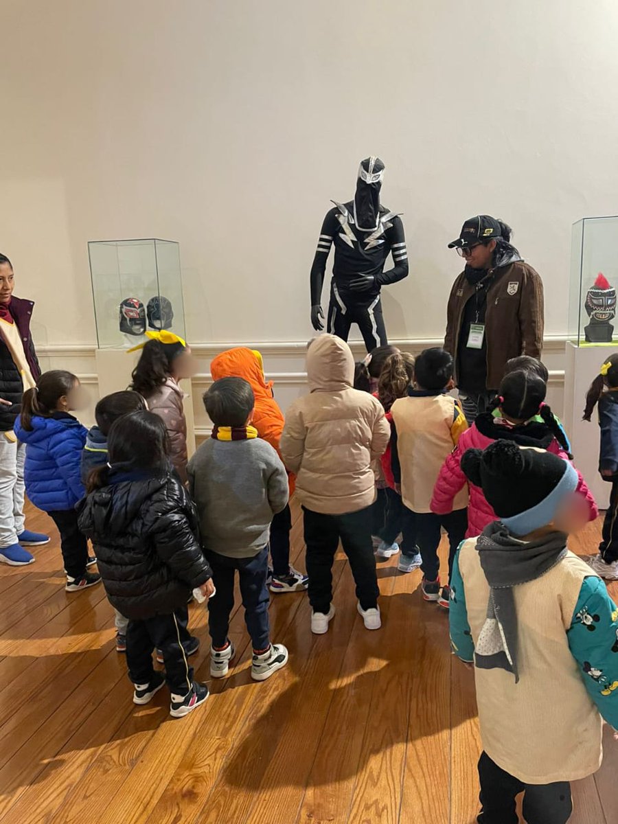 museo_mascara's tweet photo. Agradecemos a Piccolo di Mondo – Campus San Luis por su visita al Museo Nacional de la Máscara 💚🎭
Nos inspira ver a nuevas generaciones acercarse al arte y la cultura. ¡Siempre serán bienvenidos! ✨
#MuseoNacionalDeLaMáscara #CulturaViva #ExcursiónEscolar #SanLuisPotosí https://t.co/qVItwgU3VK