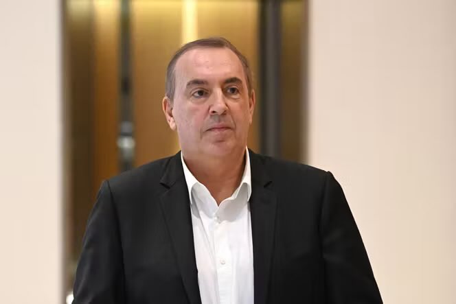 Mediavenir's tweet image. 🇫🇷 ALERTE INFO - Jean-Marc Morandini est visé par une (nouvelle) plainte pour "tentative de corruption de mineurs". 

Simon, qui avait 17 ans à l’époque, accuse la figure de CNEWS de lui avoir envoyé des messages à caractère sexuel et demandé des nudes. (Mediapart)