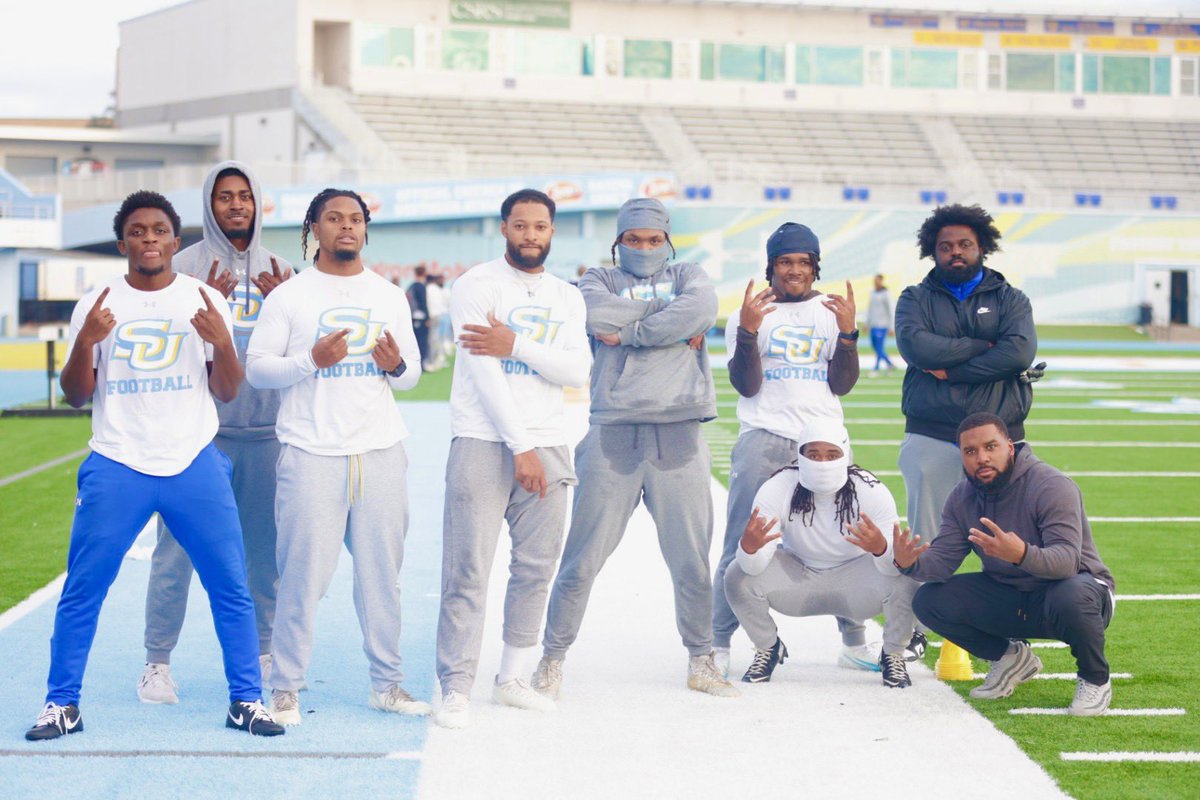 coachcov8's tweet image. These young men are ALL IN and are buying into the process. Iron sharpens iron, and the work doesn’t stop. Honored to coach these guys! #allthings #GeauxJags 🐆