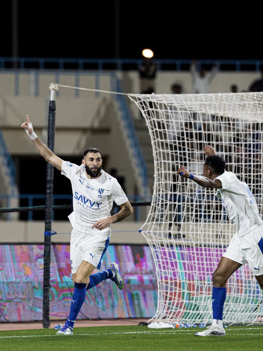 mbafraaude's tweet photo. Camiseta blanca. Pantalones blanco. Medias azules. Mano vendada. Adidas moradas.

Todos recordamos el mismo partido. https://t.co/gstDJUPr03