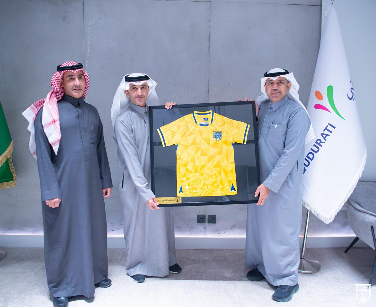 AltaawounFC's tweet photo. امتدادًا لمبادراتنا المجتمعية، قام نائب رئيس النادي الأستاذ سلطان الشريدة، والرئيس التنفيذي الأستاذ علي الشايعي، وبرفقة نجمي الفريق محمد القحطاني وكشيم القحطاني، بزيارة لمركز قدراتي لمتلازمة داون، تم خلالها توزيع قمصان النادي وتذاكر المباراة القادمة، وعدد من الهدايا المتنوعة، بالإضافة إلى إقامة فعاليات وألعاب متنوعة. 

#التعاون | #نثق_بكم