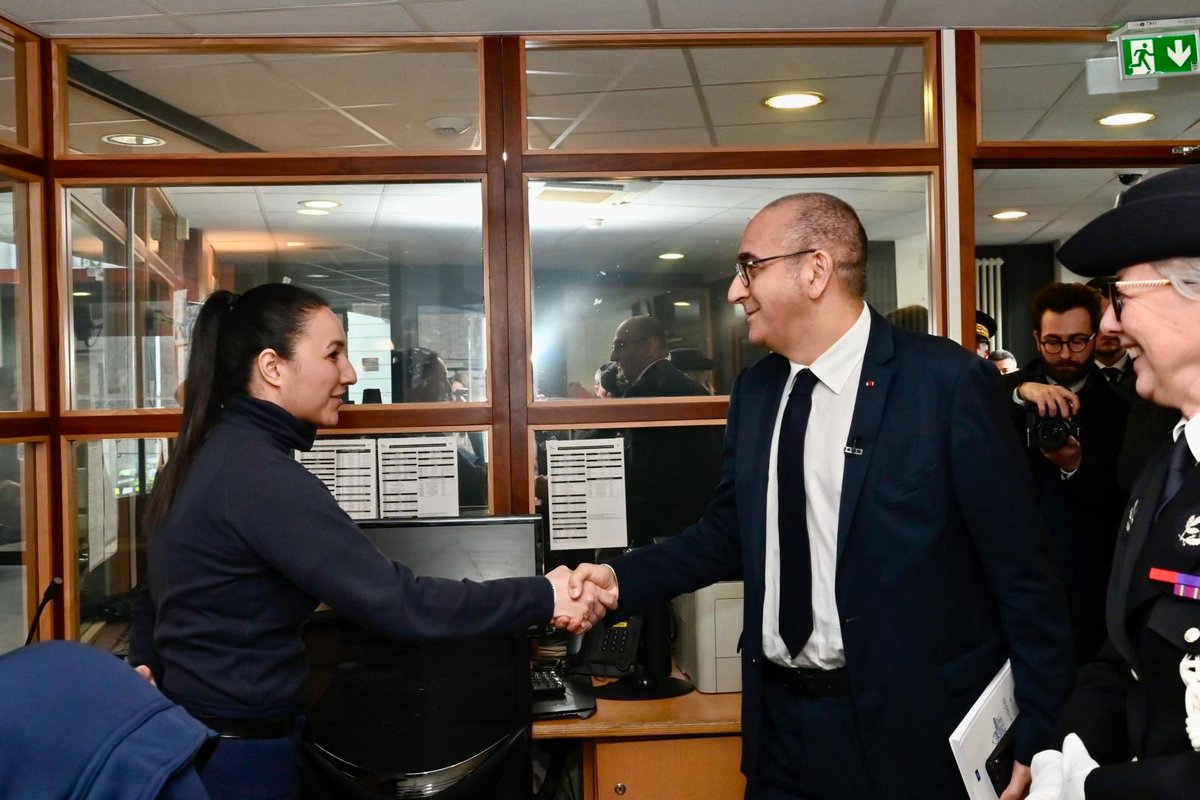 NunezLaurent's tweet image. 🟢 Il y aura 6 policiers en plus à compter du 1er mars à #CharlevilleMézières pour densifier la lutte contre les stupéfiants et les violences intra familiales. 

➡️ En déplacement aujourd’hui dans les #Ardennes, j’ai pu annoncer ces renforts attendus qui permettront notamment de